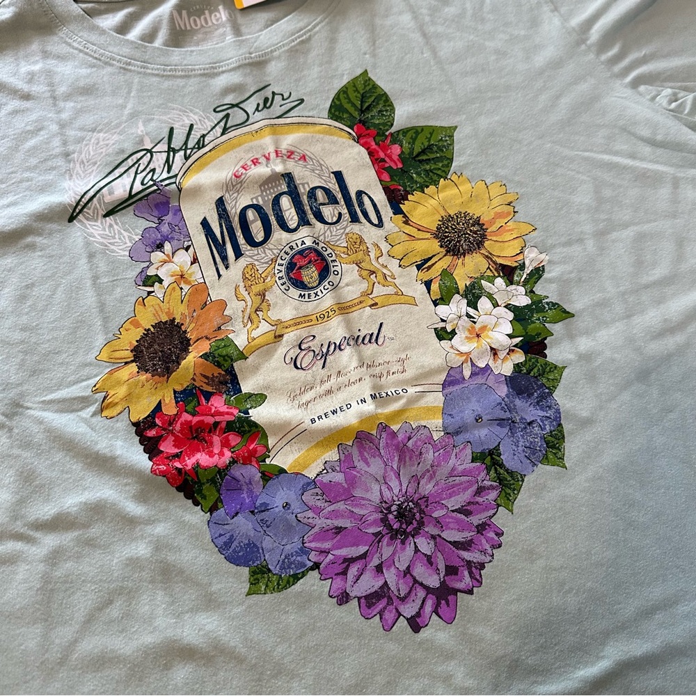 NWT! Modelo Women’s Graphic Tee, Floral, Cerveza, Mexico, Vacation, Cruise,‎ M